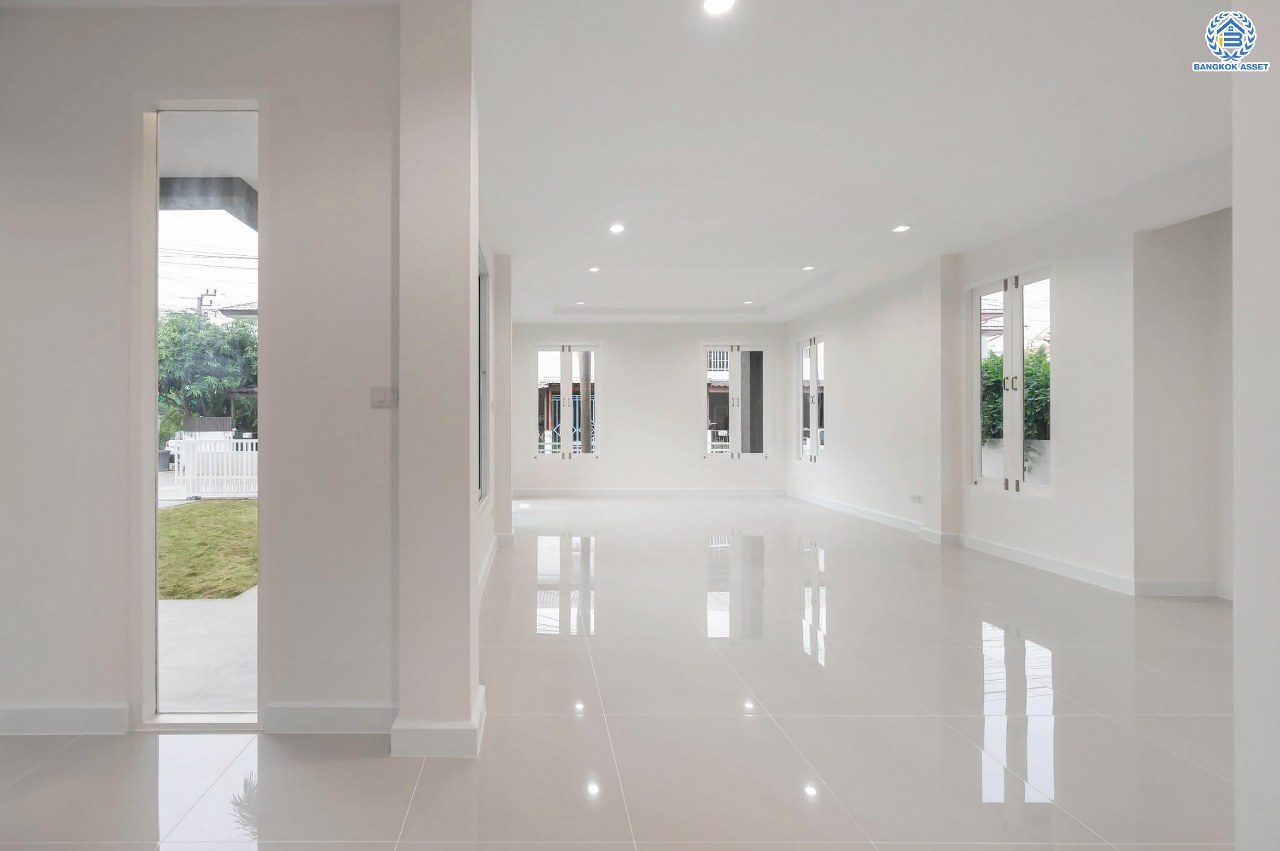 บ้านมือสองตกแต่งใหม่ โครงการ ปารวีร์ เพชรเกษม63 เนื้อที่ 82.4 ตร.ว. ฟังก์ชัน 3 ห้องนอน 4 ห้องน้ำ 1 ห้องแม่บ้าน 2 ที่จอดรถ บนพื้นที่ใช้สอย 244.52 ตร.ม. ทำเลศักยภาพ เชื่อมต่อหลายเส้นทาง ใกล้เดอะมอลล์บางแค จุดขึ้นทางด่วน "พระราม2" และรถไฟฟ้าสายสีน้ำเงิน "สถานีหลักสอง"